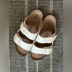 Worn once women’s white canvas Birkenstock
